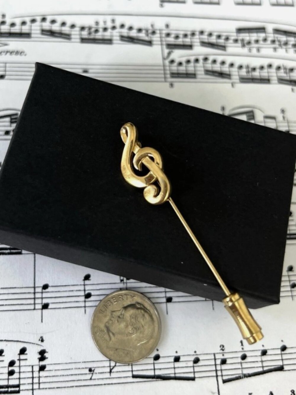 . 🎼. .Vintage Gold Tone Treble Clef Music Stick Pin Lapel Brooch Musician Gift